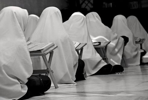 العلم اليقين في شرح حديث ناقصات عقل ودين