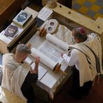 800px-ReadingOfTheTorah